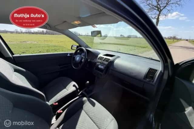 Volkswagen Polo (2004) thumbnail 5