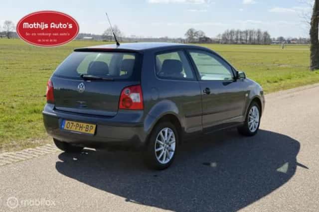 Volkswagen Polo (2004) thumbnail 7
