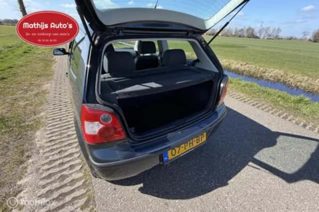 Volkswagen Polo (2004) thumbnail 8