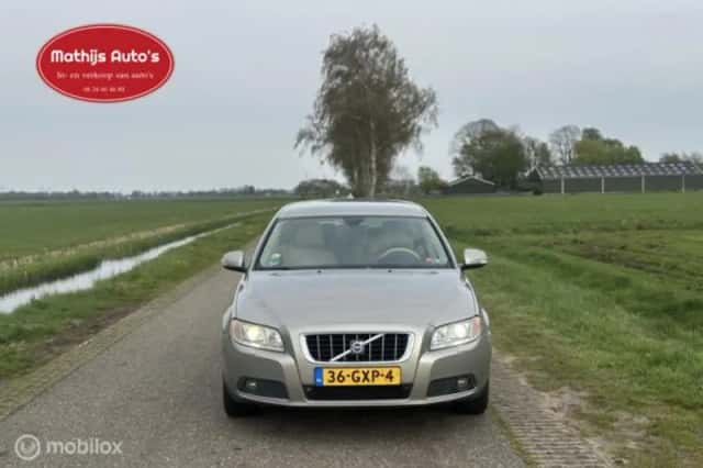 Volvo V70 (2008) thumbnail 2