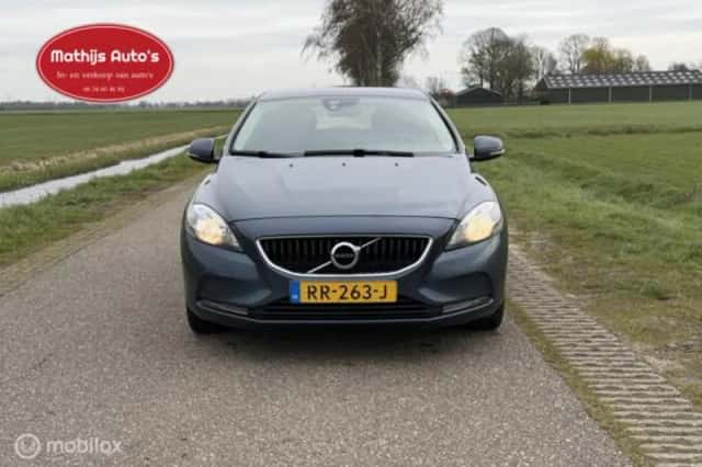 Volvo V40 (2018) thumbnail 2
