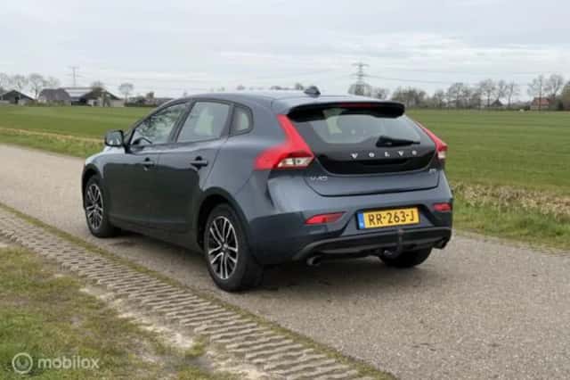 Volvo V40 (2018) thumbnail 11