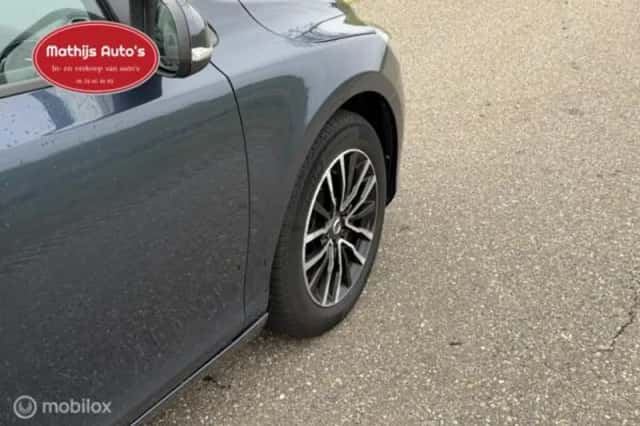 Volvo V40 (2018) thumbnail 9