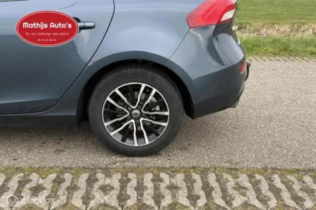 Volvo V40 (2018) thumbnail 10