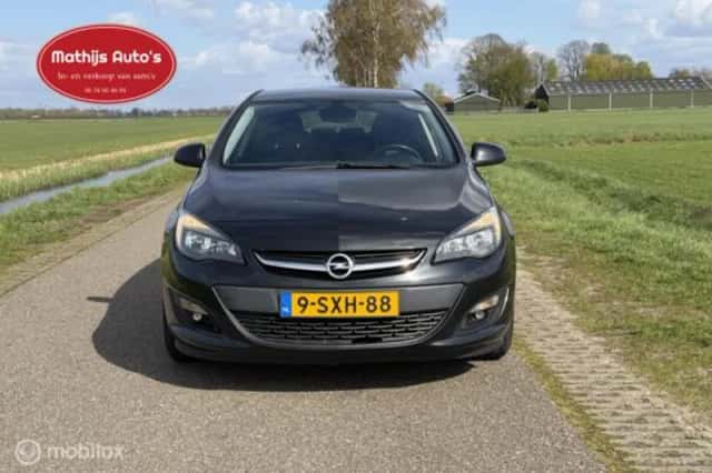 Opel Astra (2014) thumbnail 2