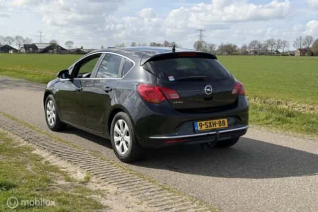 Opel Astra (2014) thumbnail 11
