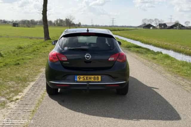 Opel Astra (2014) thumbnail 12