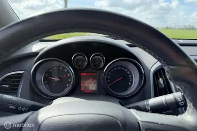 Opel Astra (2014) thumbnail 16