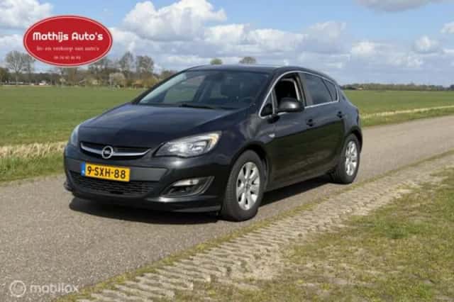 Opel Astra (2014) thumbnail 3