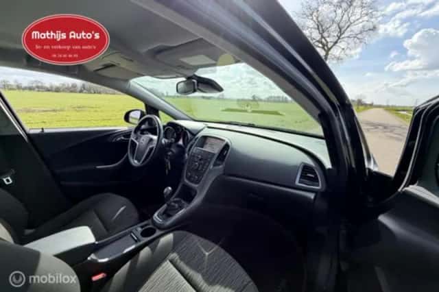 Opel Astra (2014) thumbnail 4