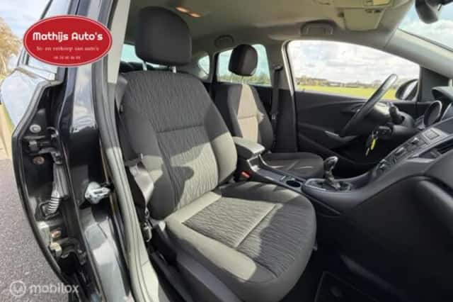 Opel Astra (2014) thumbnail 5