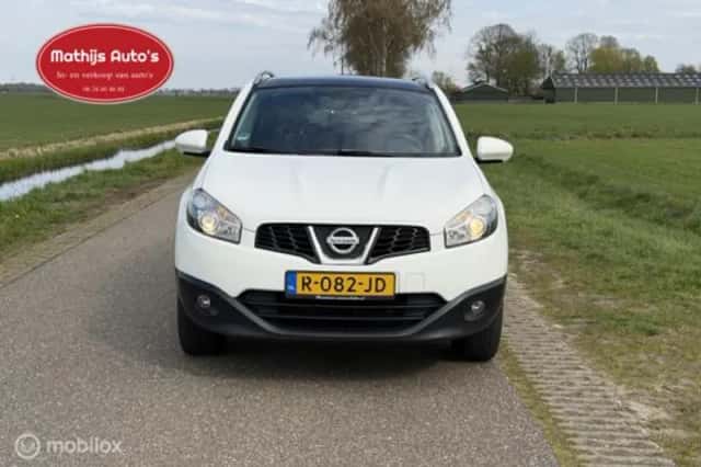Nissan Qashqai (2010) thumbnail 2
