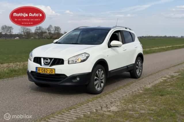 Nissan Qashqai (2010) thumbnail 3