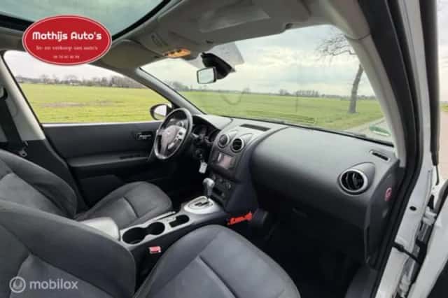 Nissan Qashqai (2010) thumbnail 4