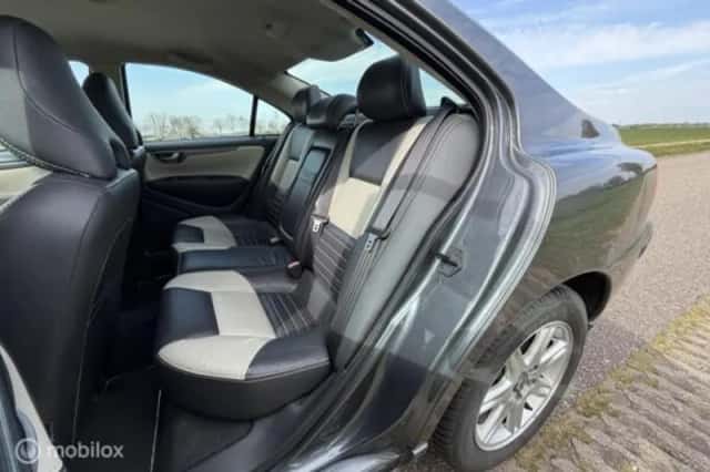 Volvo S60 (2008) thumbnail 16