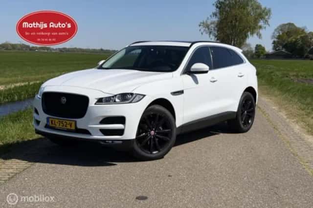 Jaguar F-Pace (2016) thumbnail 1