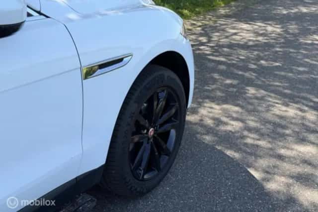 Jaguar F-Pace (2016) thumbnail 16