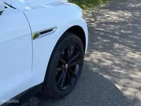 Jaguar F-Pace (2016) thumbnail 16