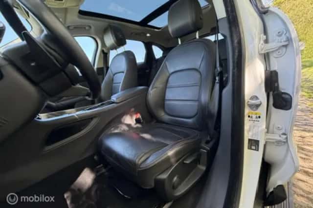 Jaguar F-Pace (2016) thumbnail 17