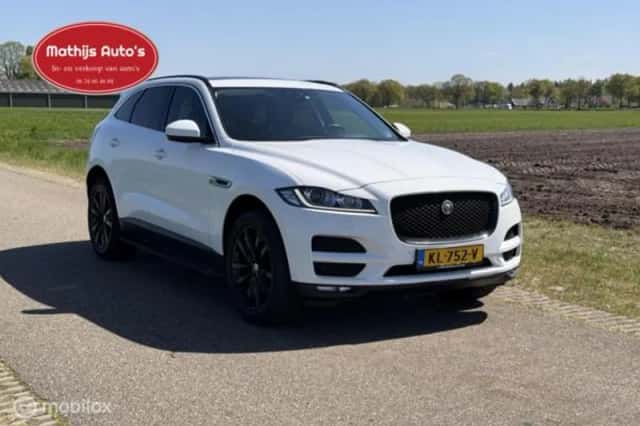 Jaguar F-Pace (2016) thumbnail 3