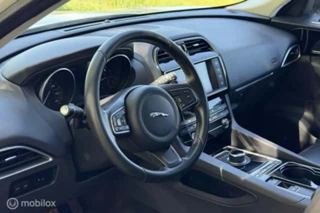 Jaguar F-Pace (2016) thumbnail 26