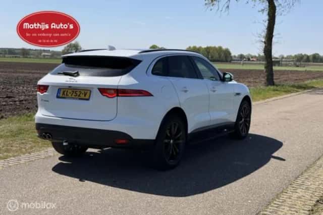 Jaguar F-Pace (2016) thumbnail 5