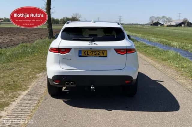 Jaguar F-Pace (2016) thumbnail 6