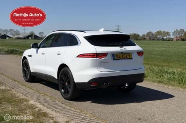 Jaguar F-Pace (2016) thumbnail 7