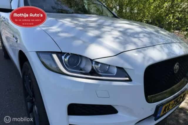 Jaguar F-Pace (2016) thumbnail 9