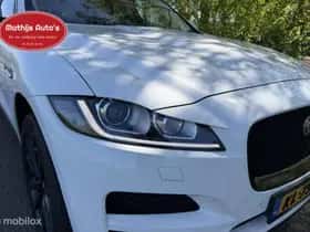 Jaguar F-Pace (2016) thumbnail 9