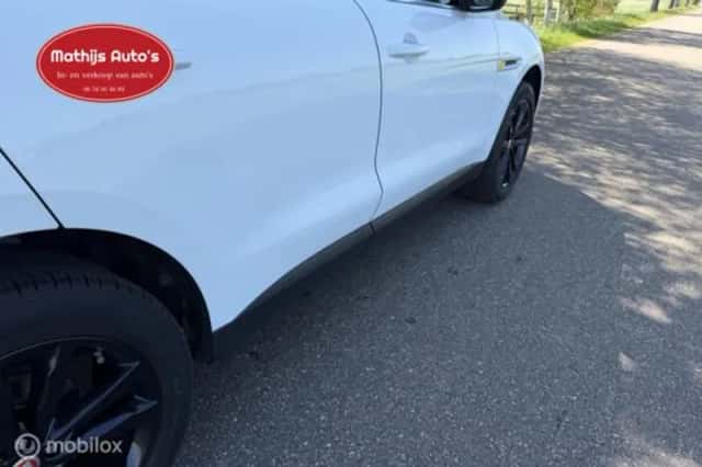 Jaguar F-Pace (2016) thumbnail 10
