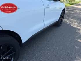 Jaguar F-Pace (2016) thumbnail 10