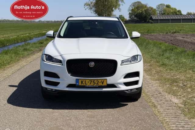 Jaguar F-Pace (2016) thumbnail 2