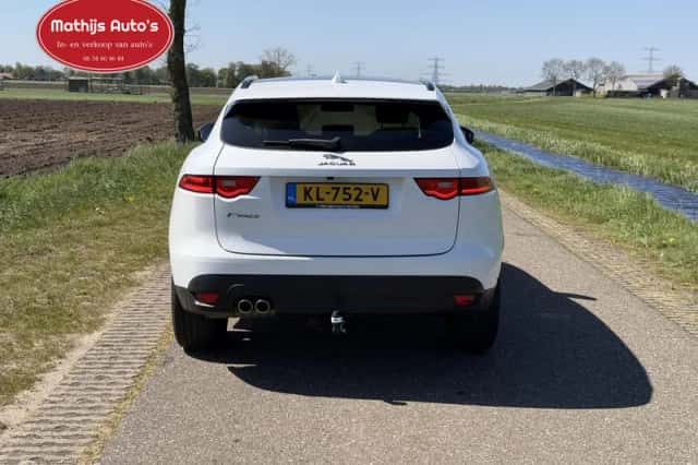 Jaguar F-Pace (2016) thumbnail 6