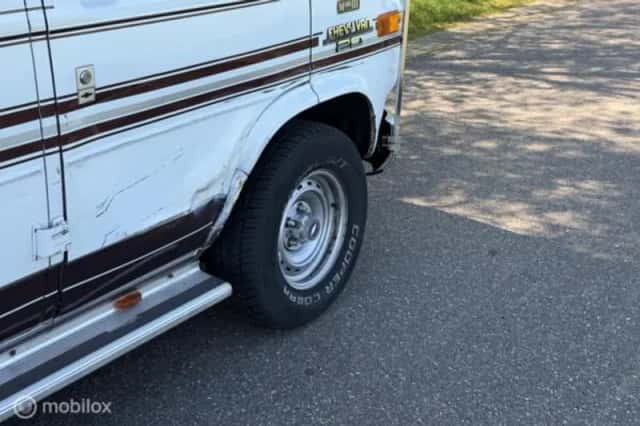 Chevrolet USA (1990) thumbnail 21