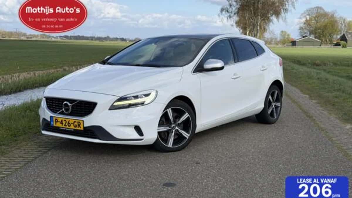 Volvo V40 (2022) — foto 1