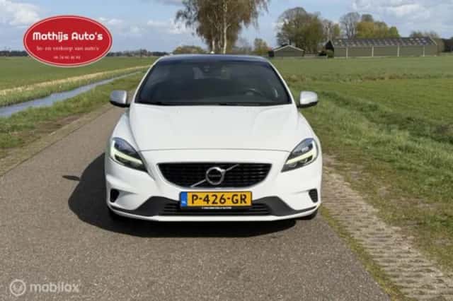 Volvo V40 (2017) thumbnail 2