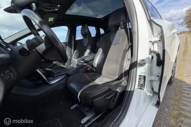 Volvo V40 (2022) thumbnail 15