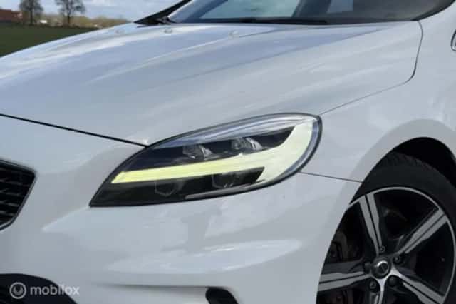 Volvo V40 (2022) thumbnail 16