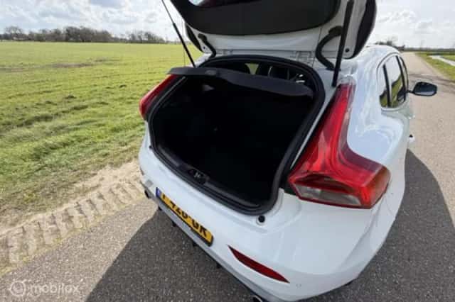 Volvo V40 (2022) thumbnail 17