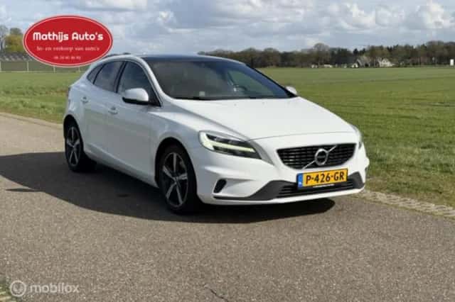 Volvo V40 (2017) thumbnail 3