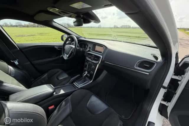 Volvo V40 (2022) thumbnail 24
