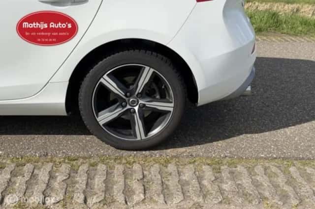 Volvo V40 (2022) thumbnail 7