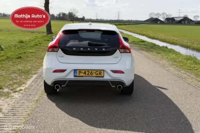 Volvo V40 (2022) thumbnail 8