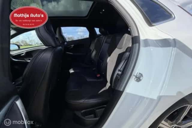 Volvo V40 (2022) thumbnail 10