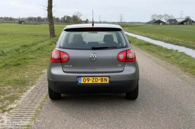 Volkswagen Golf (2008) thumbnail 12