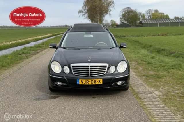 Mercedes-Benz E280 (2006) thumbnail 2