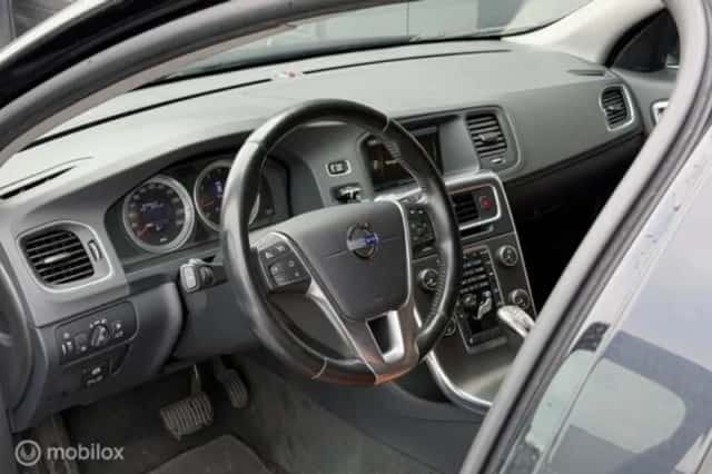 Volvo V60 (2012) thumbnail 17