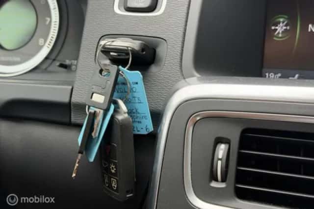 Volvo V60 (2012) thumbnail 18