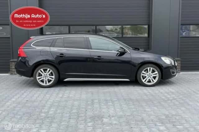 Volvo V60 (2012) thumbnail 3